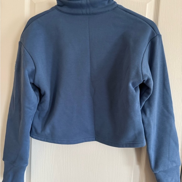 Stylish Blue Crop Top with Quarter-Zip - Picture 2 of 4